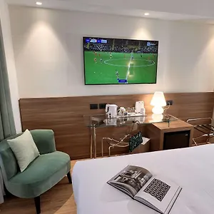 Otel Western, Milano
